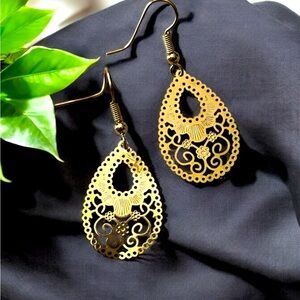 Elegant Gold Teardrop Dangle Earrings